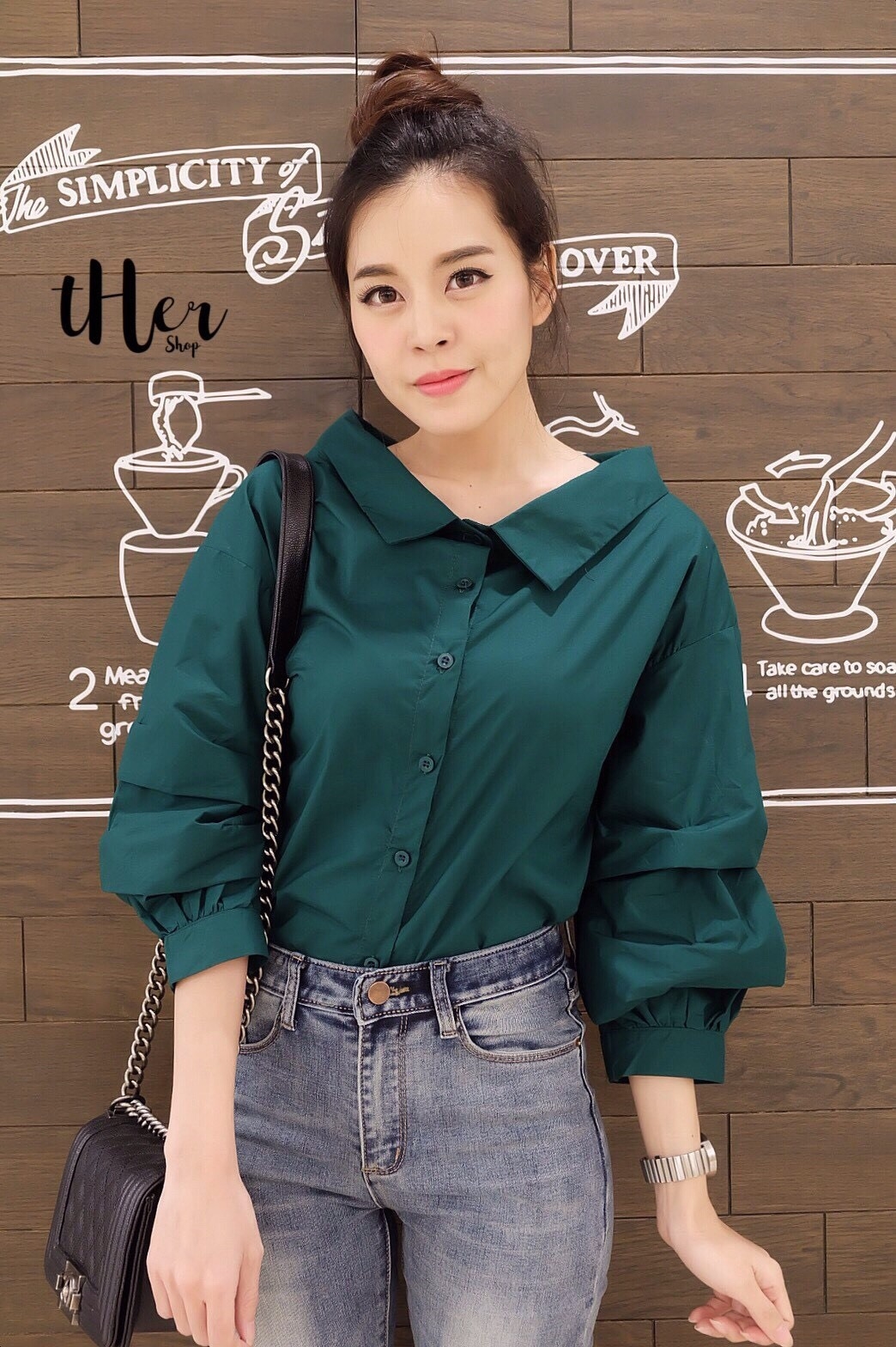 เสื้อเกาหลี พร้อมส่ง เสื้อเปิดไหล่ แขนพองจั้มปลาย