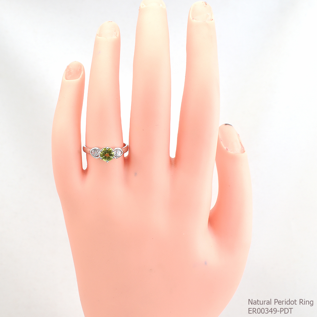 SKJewelryfactory แหวนเงินแท้ 92.5% ฝังพลอยเพอริดอทแท้ ประดับด้วยเพชร ER00349-PDT