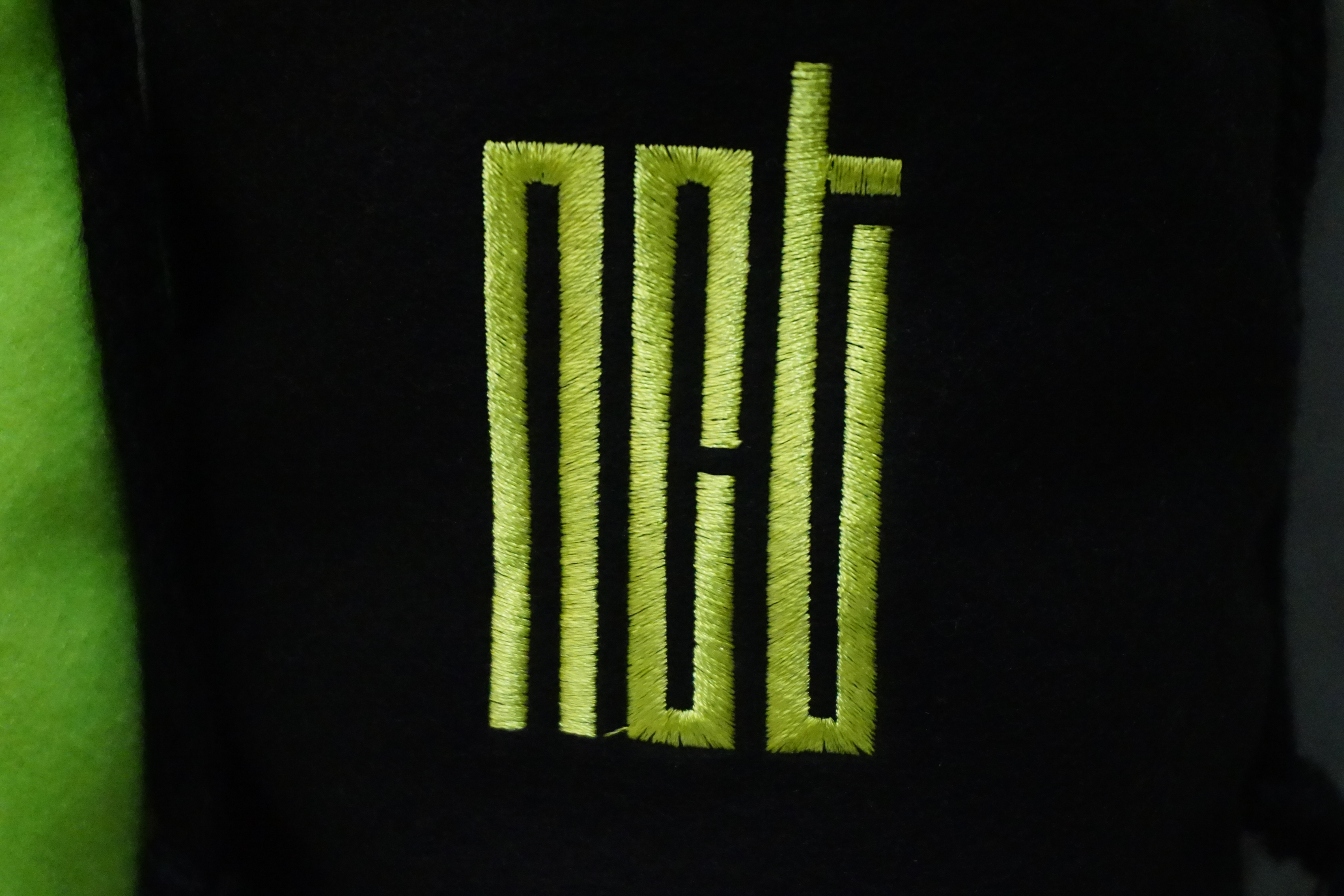 [พร้อมส่งทุกวัน] กระเป๋าแท่งไฟ NCT วุ้นกรอบบง Lightstick Pouch (Black/Neon Green)