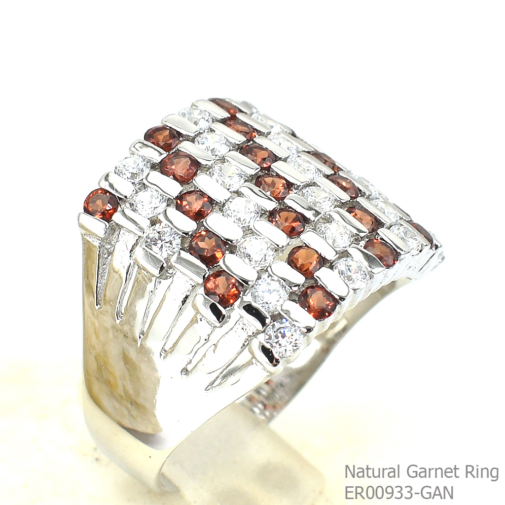 SKJewelryFactory แหวนโกเมนแแท้สลับเพชร ดีไซน์หน้าสี่เหลี่ยม ฝังพลอยทแยงสีสลับเพชร ตัวเรือนเงินแท้ ER00933-GAN
