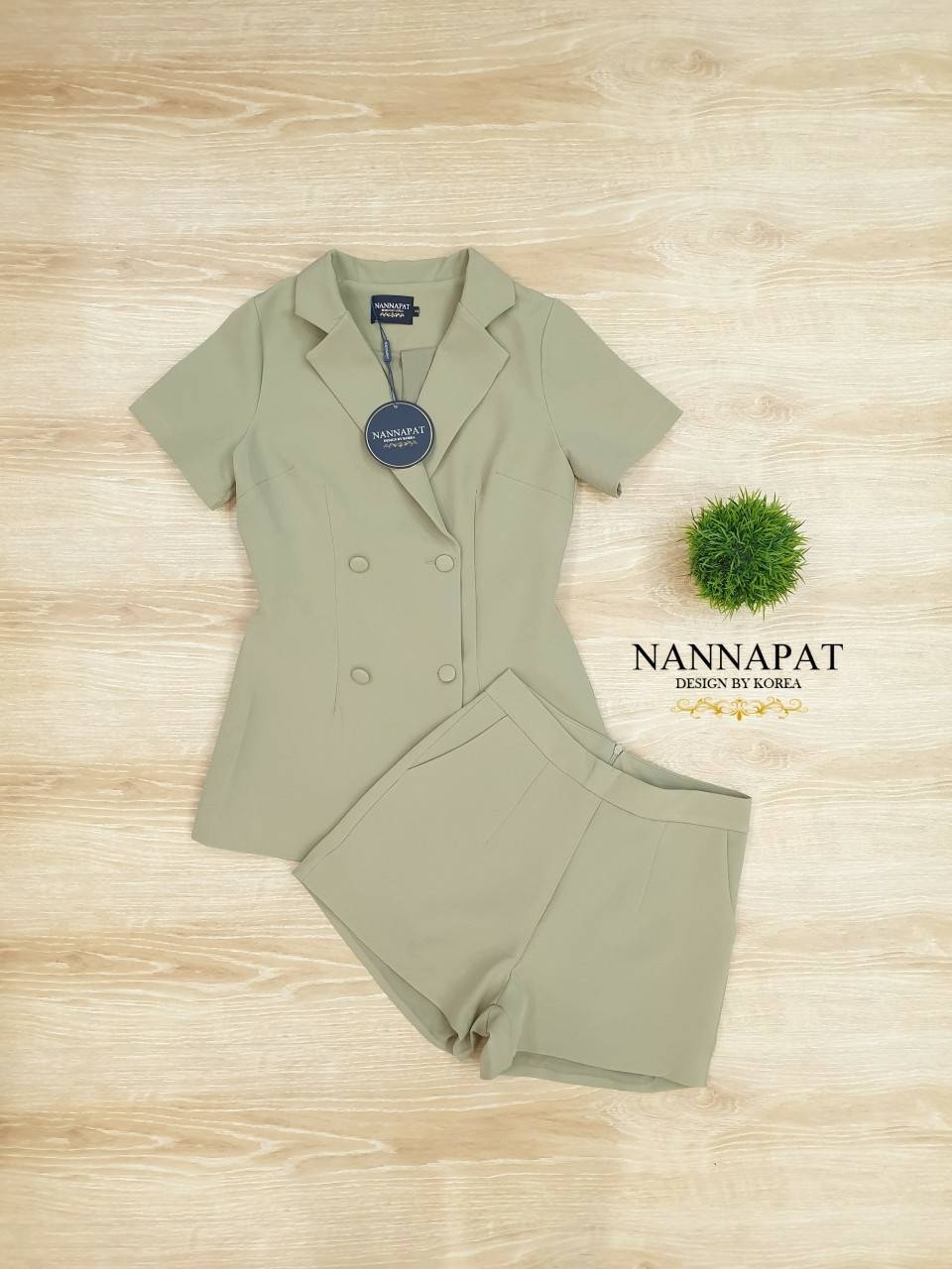 เสื้อผ้าเกาหลี พร้อมส่ง เสื้อกระดุมหน้า แต่งระบาย