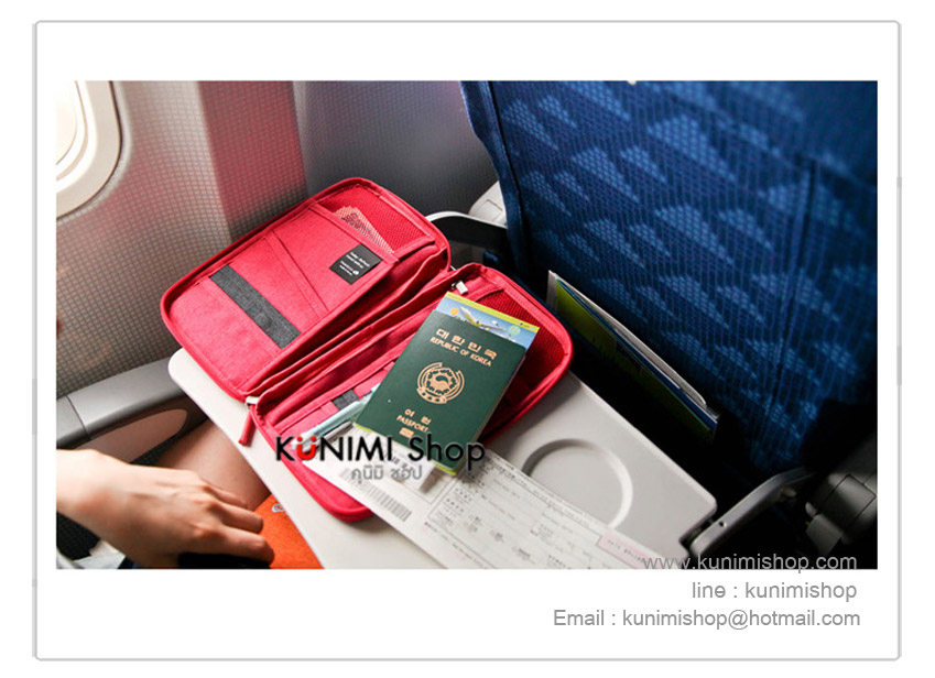 กระเป๋าใส่พาสปอร์ต กระเป๋าถือใส่เงิน นามบัตร บัตรATM มือถือ เอกสารต่างๆ หรือใส่ของจุกจิก มีซิปเปิดปิด พร้อมสายคล้อง สามารถใส่เข้าและถอดออกได้ ด้านใน มีช่องให้ใส่บัตรและเอกสารมากมา และมีช่องซิบไว้ใส่ของสำคัญ มีช่องเสียบปากกา ผ้าสวย งานคุณภาพคะ ขนาดกระทัดรัด ง่ายต่อการพกพา ขนาด : 25 x 15 cm. 