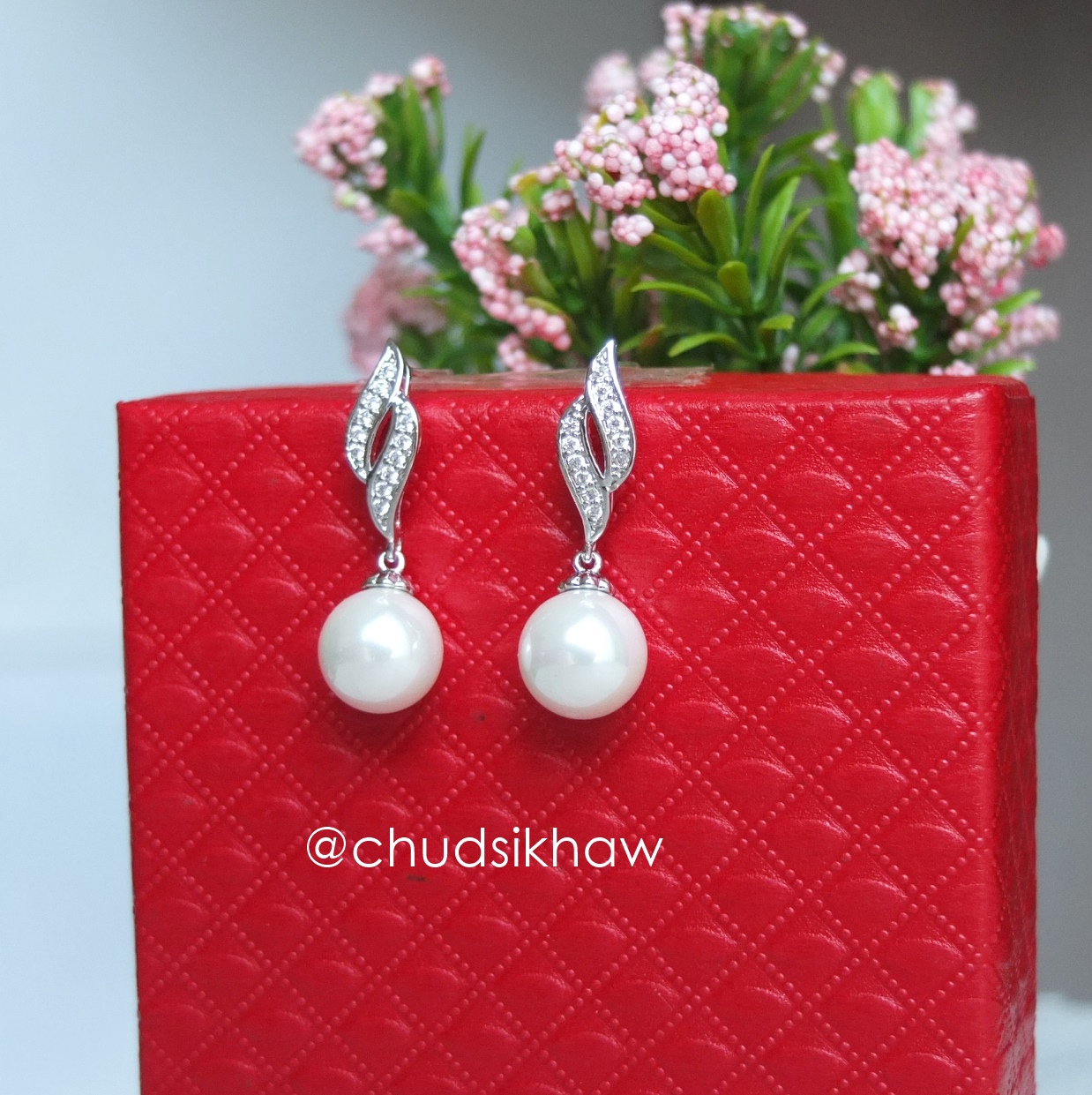 ต่างหูหลายแบบน่ารัก เล่นไฟ มุกแวววาว สวย ราคา 190 - 350 บาท