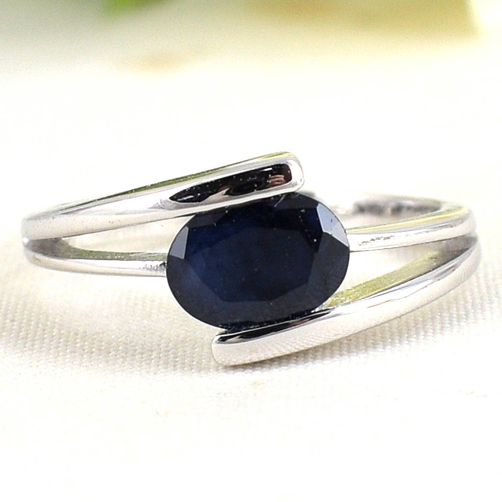 SKJewelryfactory แหวนเงินแท้ ฝังพลอยไพลินแท้ ดีไซด์เรียบๆทันสมัย ER01466-BSA