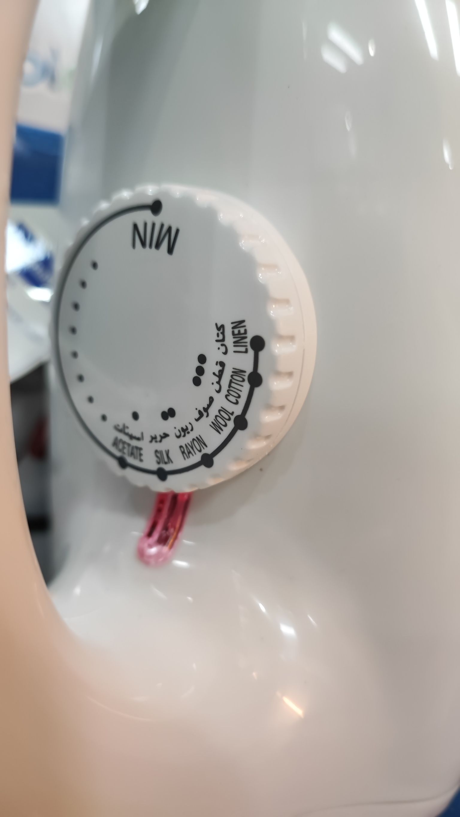 Panasonic เตารีดแห้ง รุ่น NI-317W สีส้ม กำลังไฟ 1000 วัตต์ ขนาด 1.75 ปอนด์ ทำจากพลาสติกคุณภาพดี ทนทาน น้ำหนักเบา ปุ่มปรับอุณหภูมิหลายระดับ CSHOME