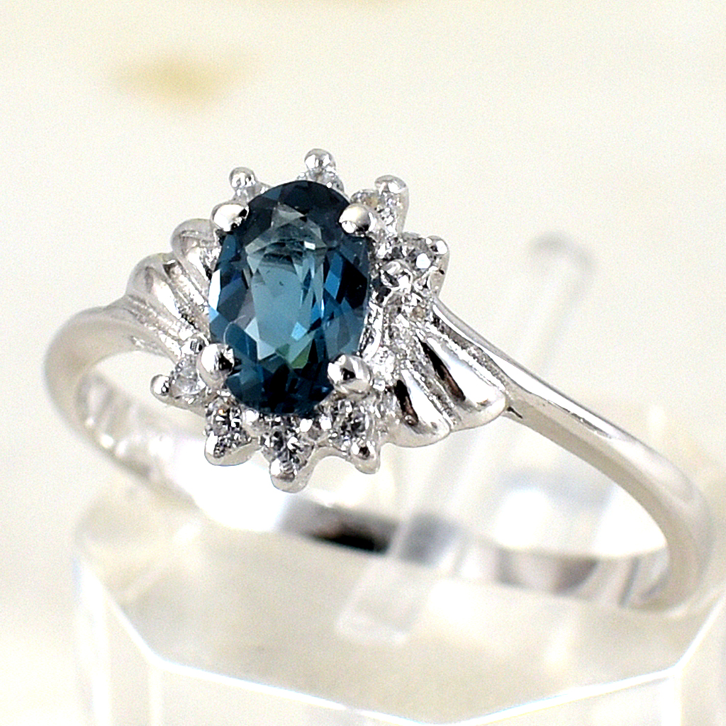 SKJewelryfactory แหวนเงินแท้ ฝังพลอยลอนดอนบลูโทปาซแท้ สไตล์เรียบหรู ER01419-LBT
