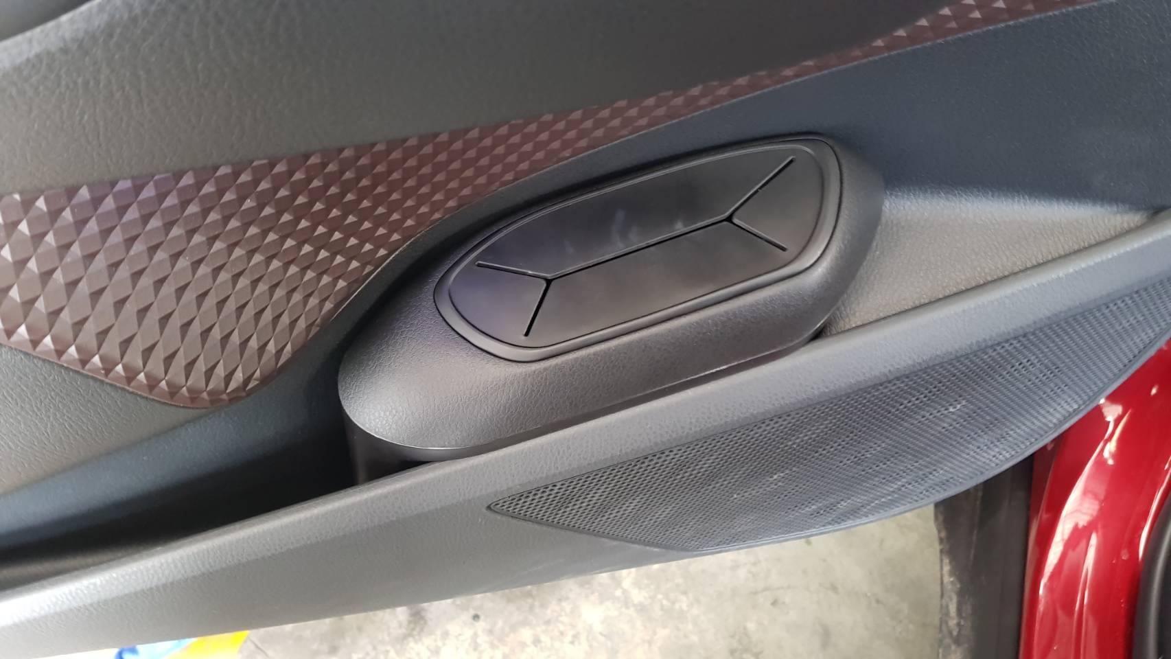 CH-R ถังขยะตรงรุ่นฝั่งคนนั่ง C4 Made in Japan