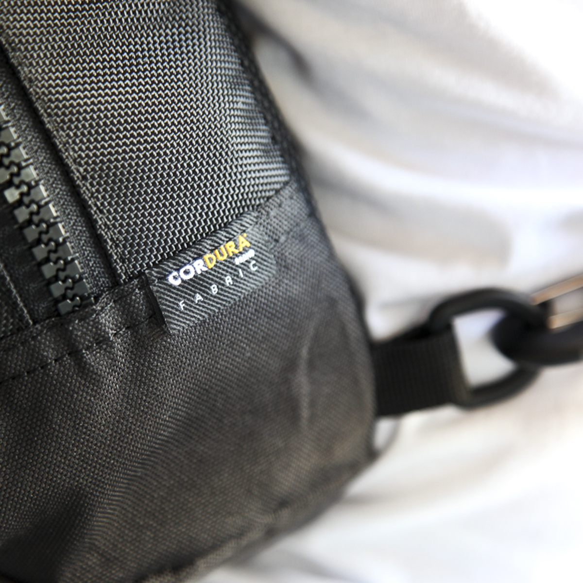 Coleman - ATLAS SLING BAG – 5 L Heater (สีเทาควันบุหรี่) コールマン ボディバッグ アトラス スリングバッグ 対応 自転車/ウォーキング