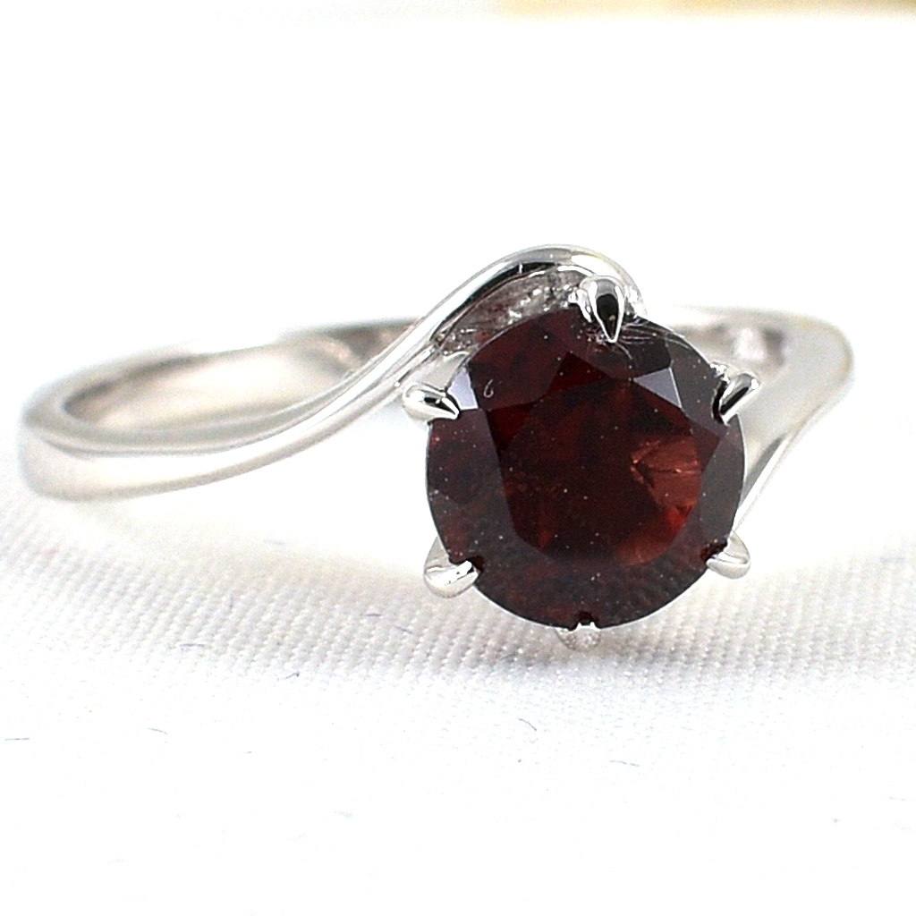 SKJewelryFactory แหวนโกเมนชูยอด พลอยขนาด 7x7 มิล ตัวเรือนเงินแท้ 92.5% ER01614-GAN