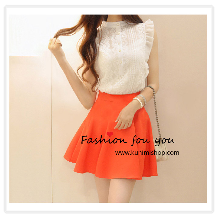 VS028 ชุดเสื้อ คู่กระโปรง ตัวเสื้อเป็นผ้าลูกไม้สีขาว แขนระบาย คอจีนมีกระดุมผ่าหน่า กระโปรงทรงเอพริ้ว มีซิบด้านหลัง ชุดนี้สวยมากคะ จะใส่ไปงานกลางวัน หรือใส่ไปเที่ยวก็ดูดีมากคะ