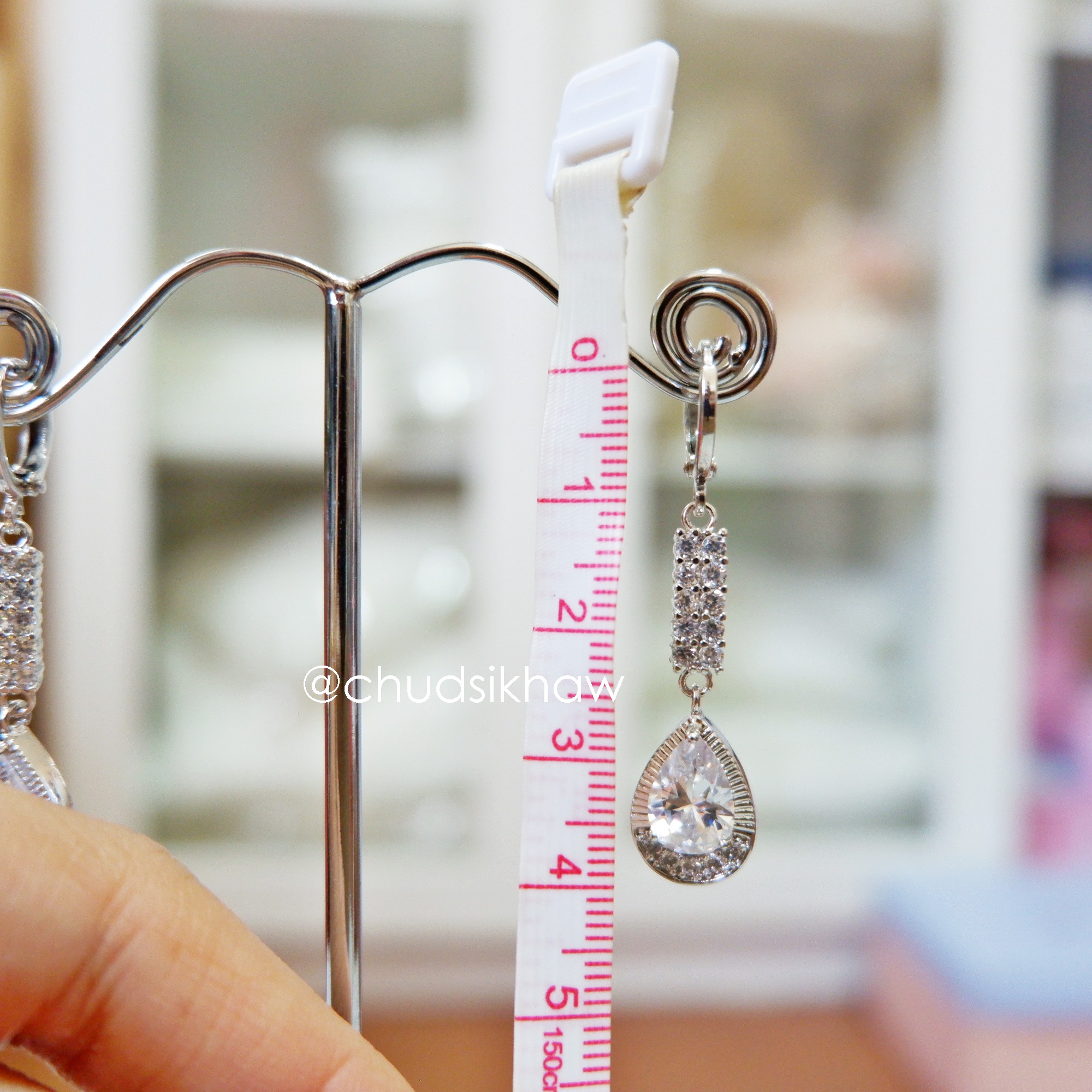 ต่างหูหลายแบบน่ารัก เล่นไฟ มุกแวววาว สวย ราคา 190 - 350 บาท