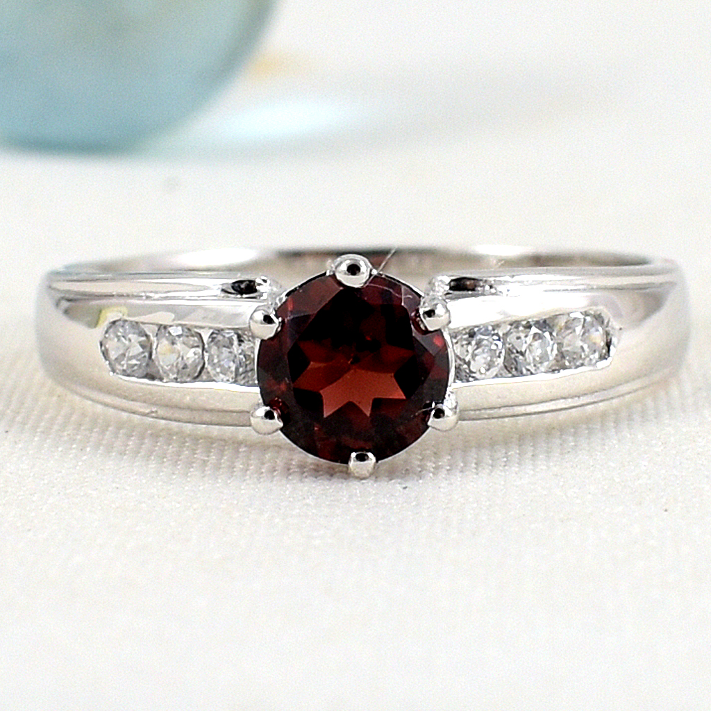 SKJewelryFactory แหวนโกเมนแท้ สไตล์แหวนหมั้น ตัวเรือนเงินแท้ ER00609-GAN