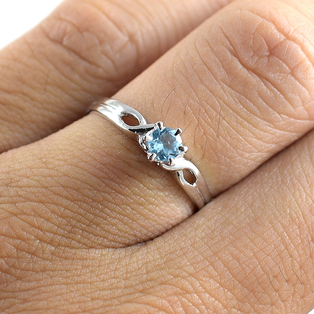 SKJewelryfactory แหวนเงินแท้ 92.5% ฝังพลอยสวิสบลูโทปาซแท้ สไตล์น่ารัก หวานๆ ER00239-SBT