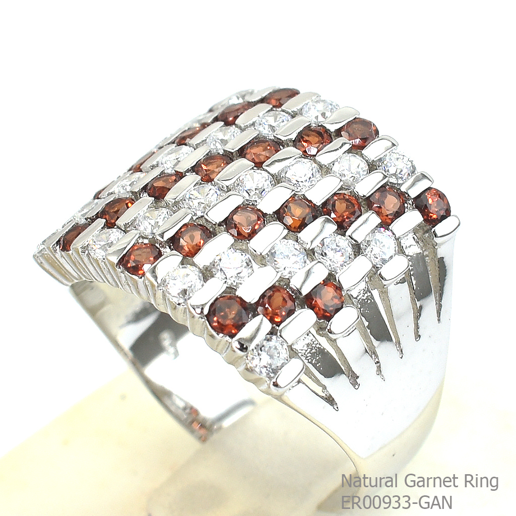 SKJewelryFactory แหวนโกเมนแแท้สลับเพชร ดีไซน์หน้าสี่เหลี่ยม ฝังพลอยทแยงสีสลับเพชร ตัวเรือนเงินแท้ ER00933-GAN