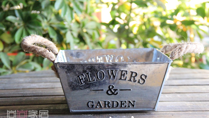 Pre-Order กระบะต้นไม้ สังกะสีปั้มลายนูน Flowers & Garden หูเชือกปอ มี 4 ทรง Zakka
