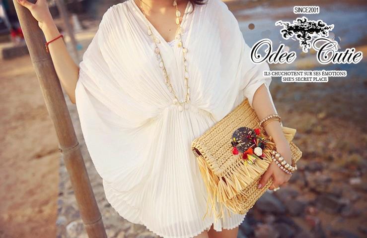 พร้อมส่ง ทรงปีกค้างคาวเก๋ๆ ช่วงคอวี มีซิปด้านหลัง