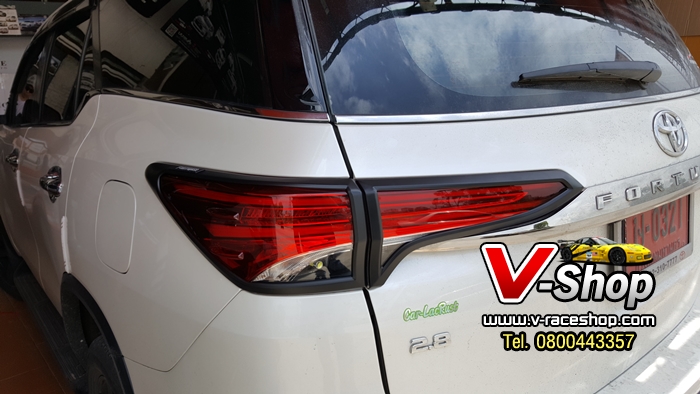 ครอบไฟท้าย New Fortuner ดำด้าน