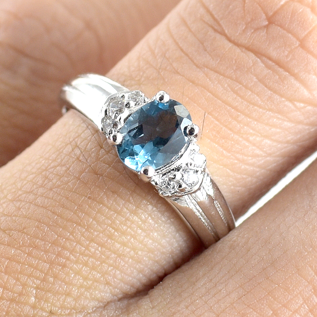 SKJewelryfactory แหวนพลอยลอนดอนบลูโทปาซแท้ สีฟ้าเข้ม ใส่แล้วดูภูมิฐาน ER02346-LBT