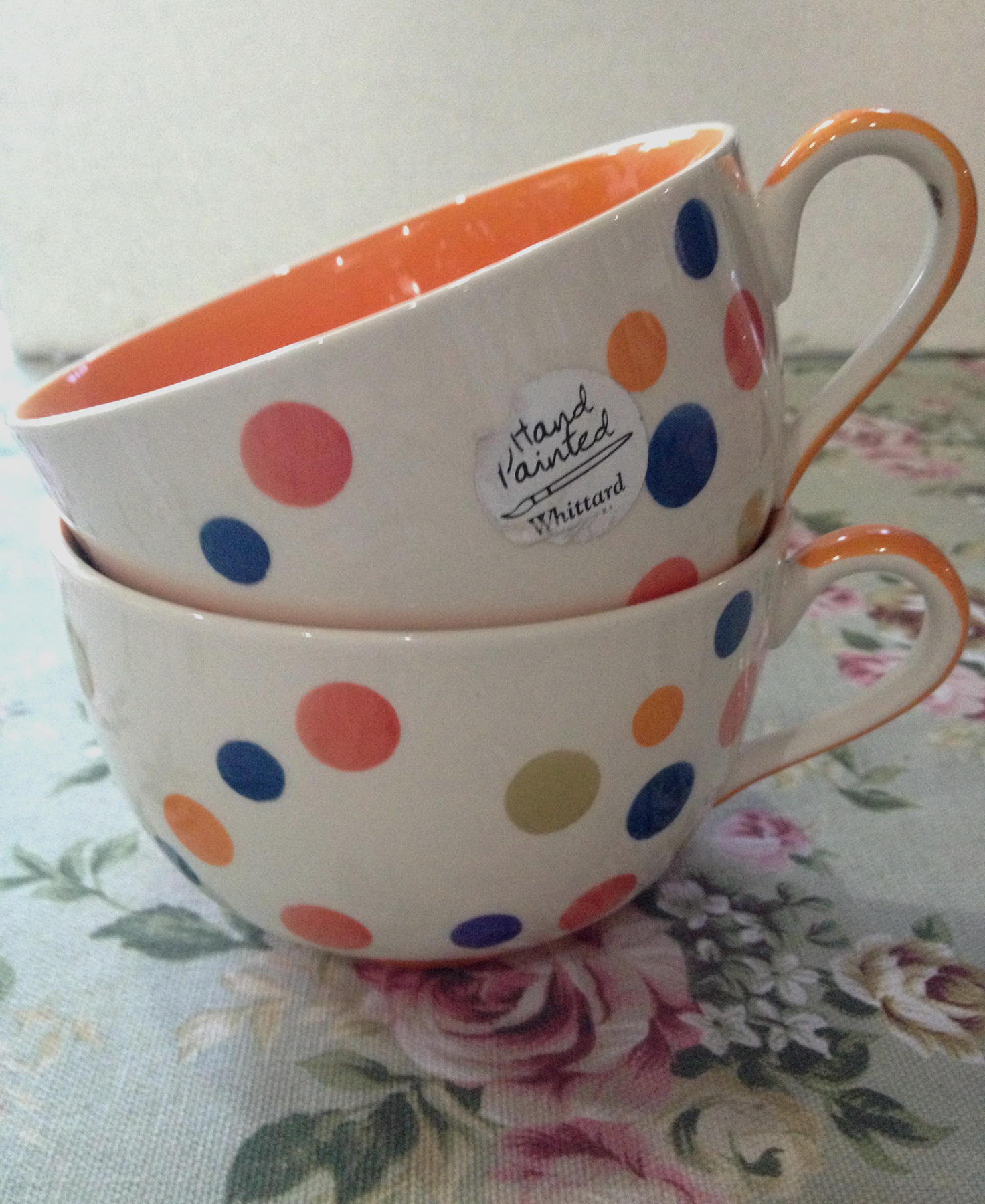ถ้วยซุปลายจุด ลายจุดน้ำเงิน ส้ม Polka Dot บนพื้นขาว มาเป็นเซต 2 ใบค่ะ Whittard Chelsea 1886
