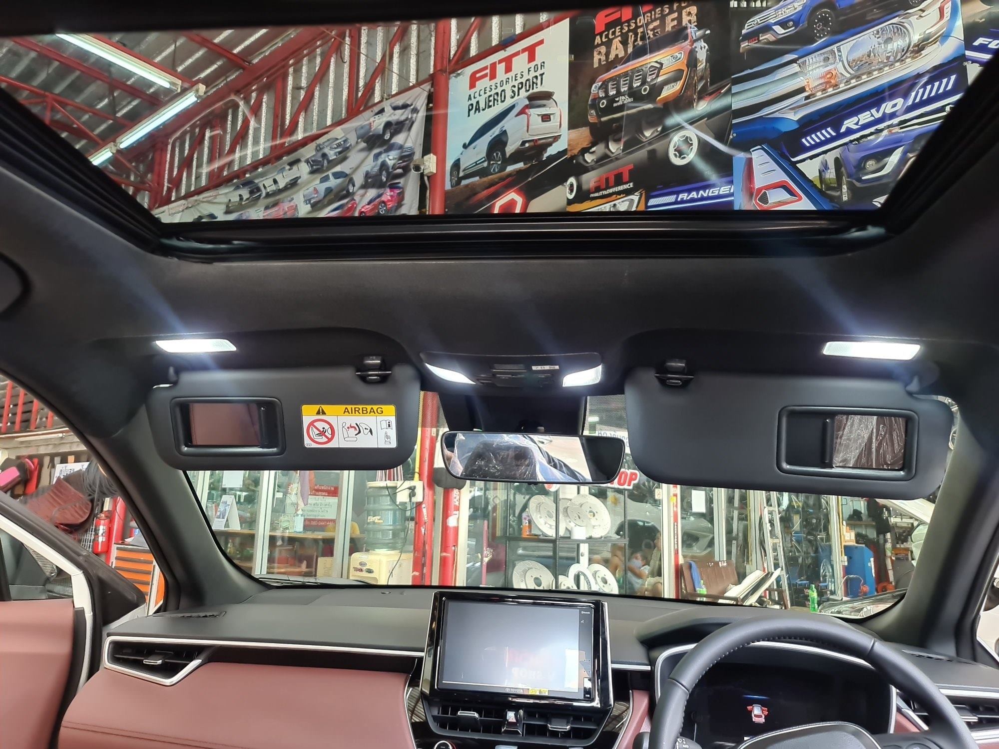 Corolla Cross ไฟเก๋ง LED ภายใน 7 จุด ตัวท็อปมีซันรูฟ