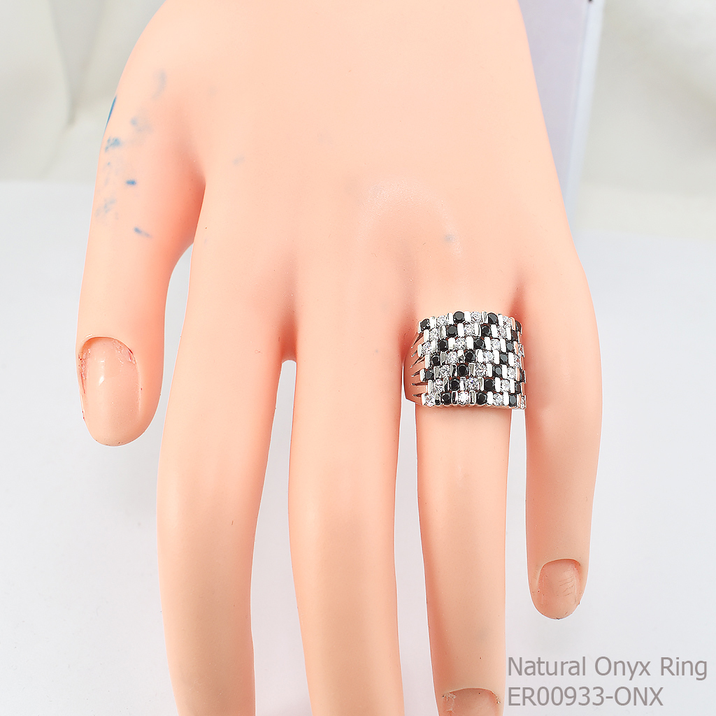 SKJewelryFactory แหวนสี่เหลี่ยม พลอยนิลแท้ ใส่นิ้วนางสวยมาก ER00933-ONX