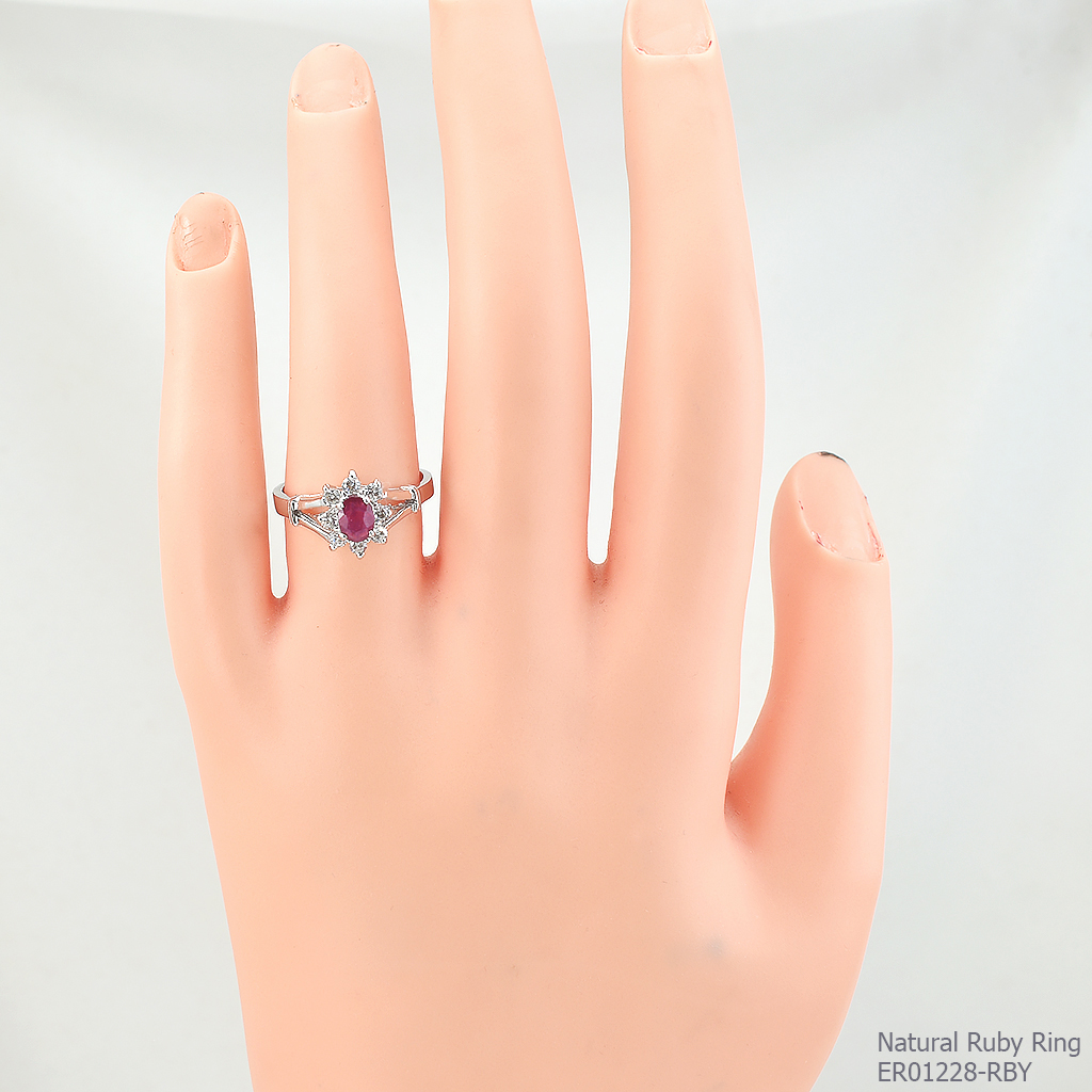 SKJewelryfactory แหวนทับทิมแท้ ล้อมเพชร ER01228-RBY