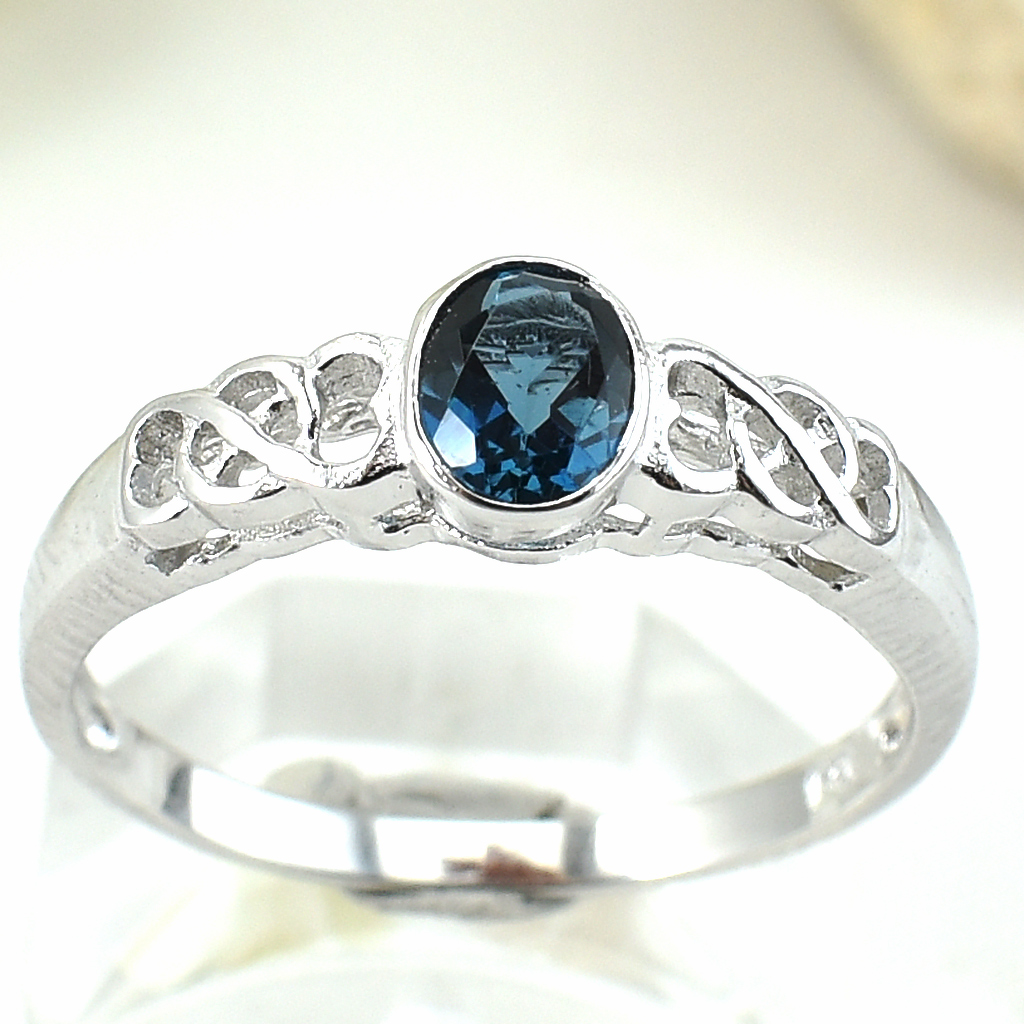 SKJewelryfactory แหวนเงินแท้ 92.5% ฝังพลอยลอนดอนบลูโทปาซแท้ สไตล์เเหวนพลอยเม็ดเดี่ยว ER01742-LBT