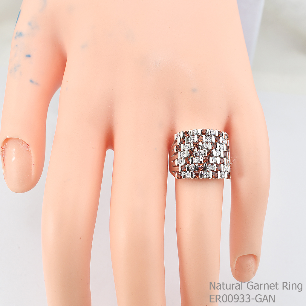 SKJewelryFactory แหวนโกเมนแแท้สลับเพชร ดีไซน์หน้าสี่เหลี่ยม ฝังพลอยทแยงสีสลับเพชร ตัวเรือนเงินแท้ ER00933-GAN