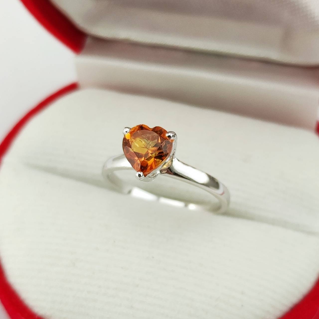 SKJewelryFactory SKJewelryFactory แหวนหัวใจ พลอยซิทรินแท้ สีเหลืองเข้ม สไตล์แหวนชูยอด พลอยสวยสดงดงาม ER02397-CIT เหลือง