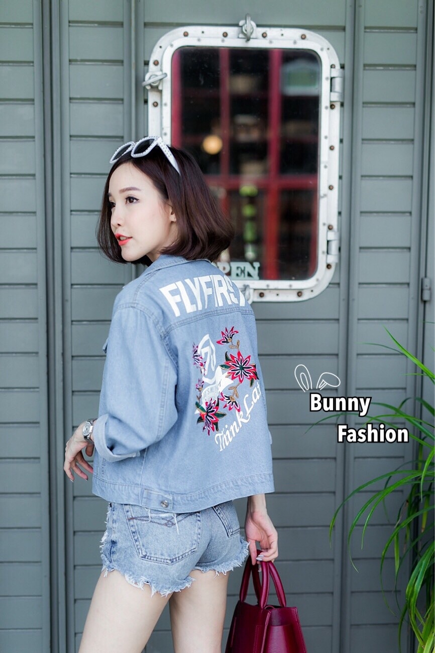 เสื้อเกาหลี พร้อมส่ง เสื้อแจ๊ตเกตปักลาย