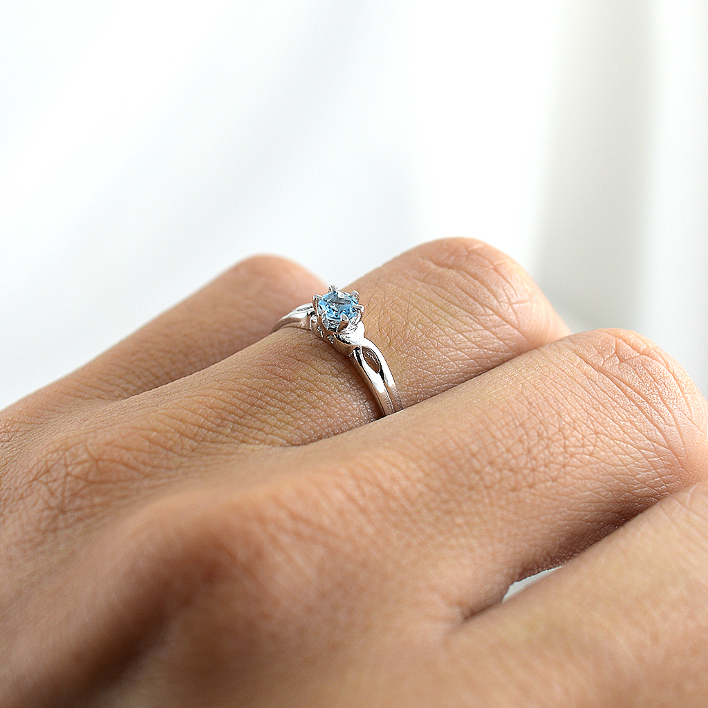 SKJewelryfactory แหวนเงินแท้ 92.5% ฝังพลอยสวิสบลูโทปาซแท้ สไตล์น่ารัก หวานๆ ER00239-SBT