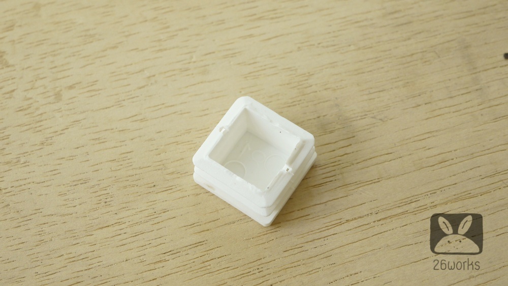 พลาสติกปิดเหล็กกล่อง 25x25 mm (1 นิ้ว) สวมใน สีขาวนวล