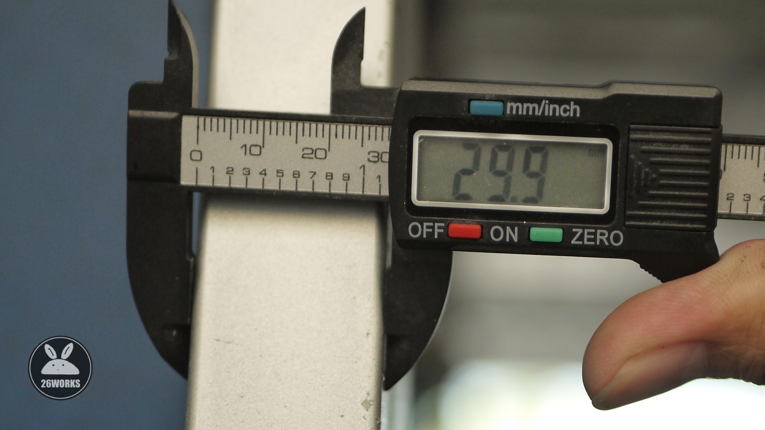 พลาสติกปิดเหล็กกล่อง 30x70 mm สวมใน