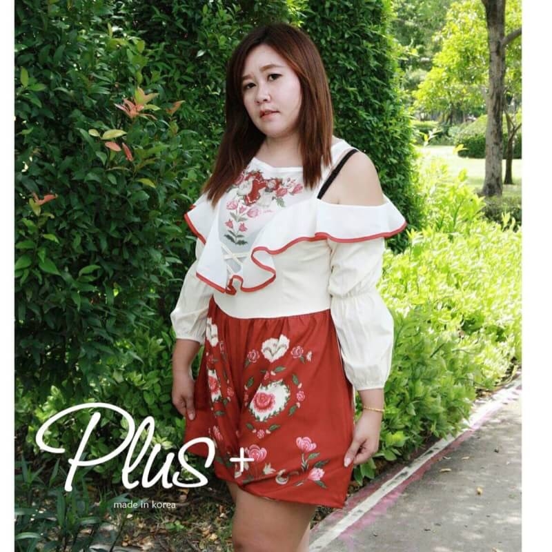 เสื้อผ้าเกาหลี พร้อมส่ง จั๊มสูทกางเกงขาสั้น ไหล่เว้า