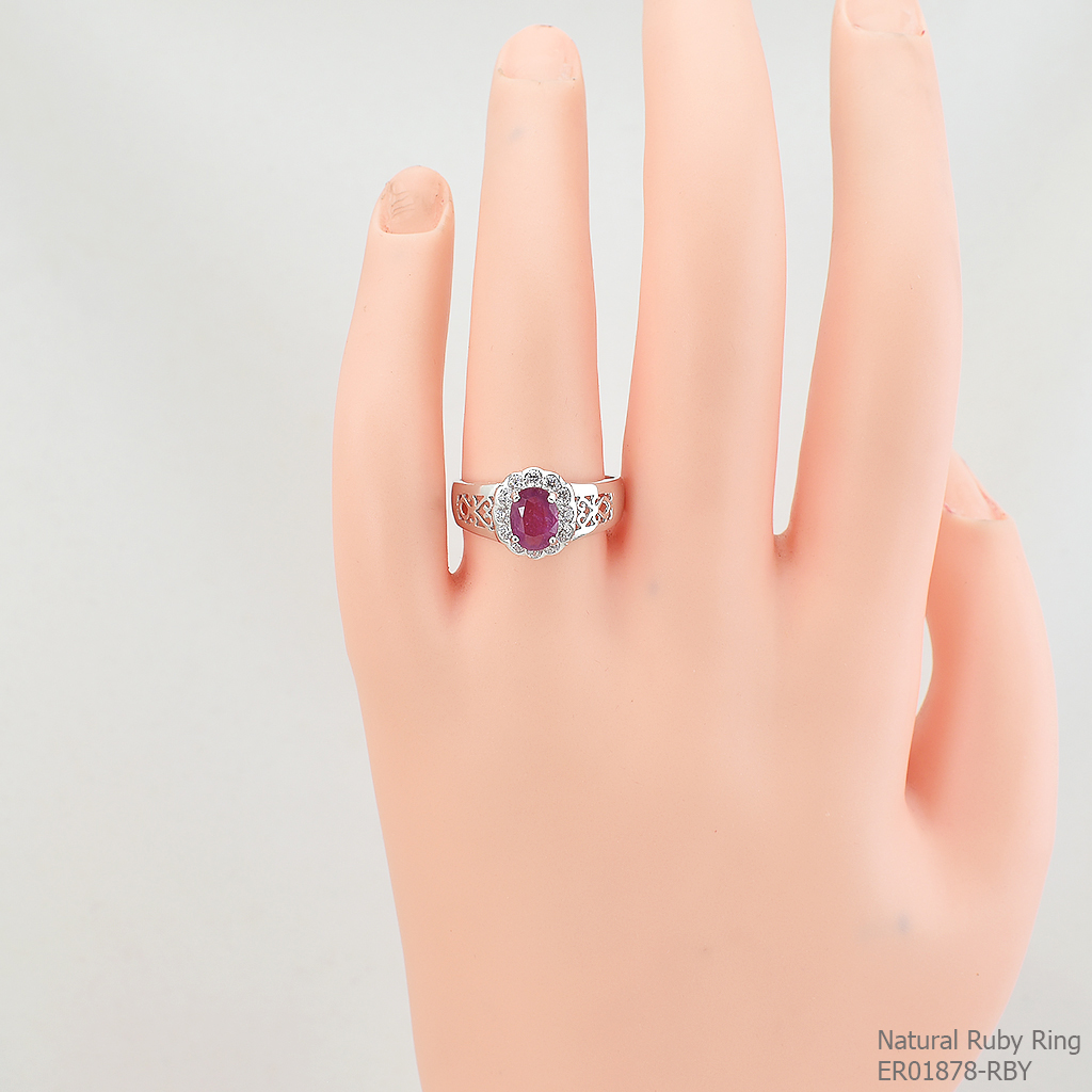 SKJewelryfactory แหวนพลอยทับทิมแท้ ล้อมเพชร ด้านข้างฉลุรูปหัวใจ ER01878-RBY