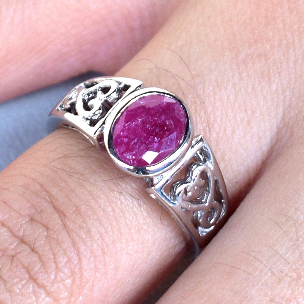 SKJewelryfactory แหวนเงินแท้ ฝังพลอยทับทิมแท้ ตัวเรือนฉลุลายสวยงาม ER01746-RBY