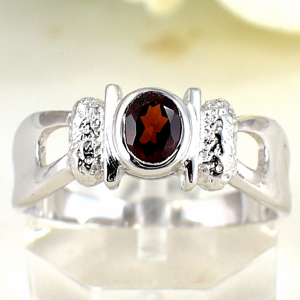 SKJewelryFactory แหวนพลอยเม็ดเดี่ยว โกเมนแท้ ตัวเรือนเงินแท้ ER00850-GAN