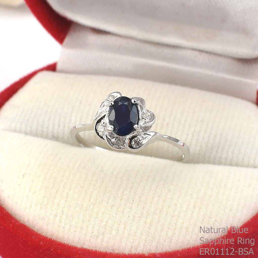 SKJewelryfactory แหวนไพลินแท้ พลอยแท้ สีน้ำเงินเข้ม ล้อมเพชร ER01112-BSA