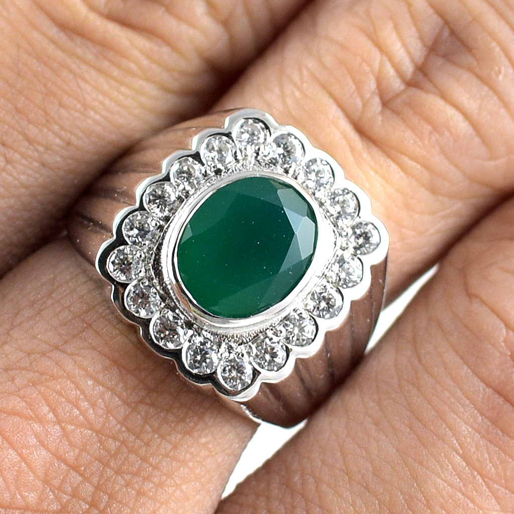 SKJewelryFactory แหวนชาย พลอยแท้ สีเขียวมรกต ล้อมเพชร MR00391-GAG