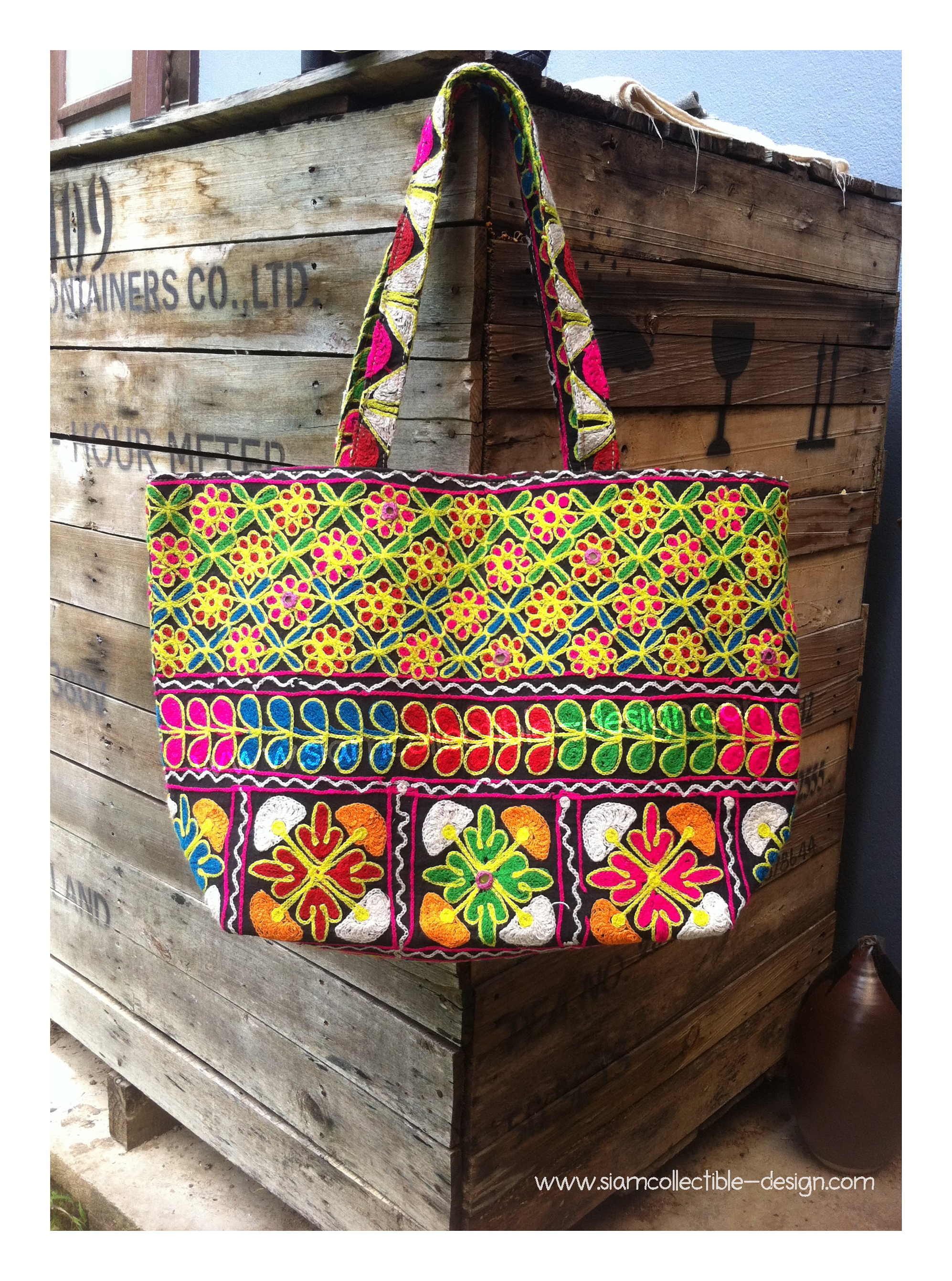 กระเป๋าผ้าปักมือ จากอินเดีย BJB006 / One-Of-A-Kind Embroidery Ethnic Handmade Mirror Tribal Bag BJB006