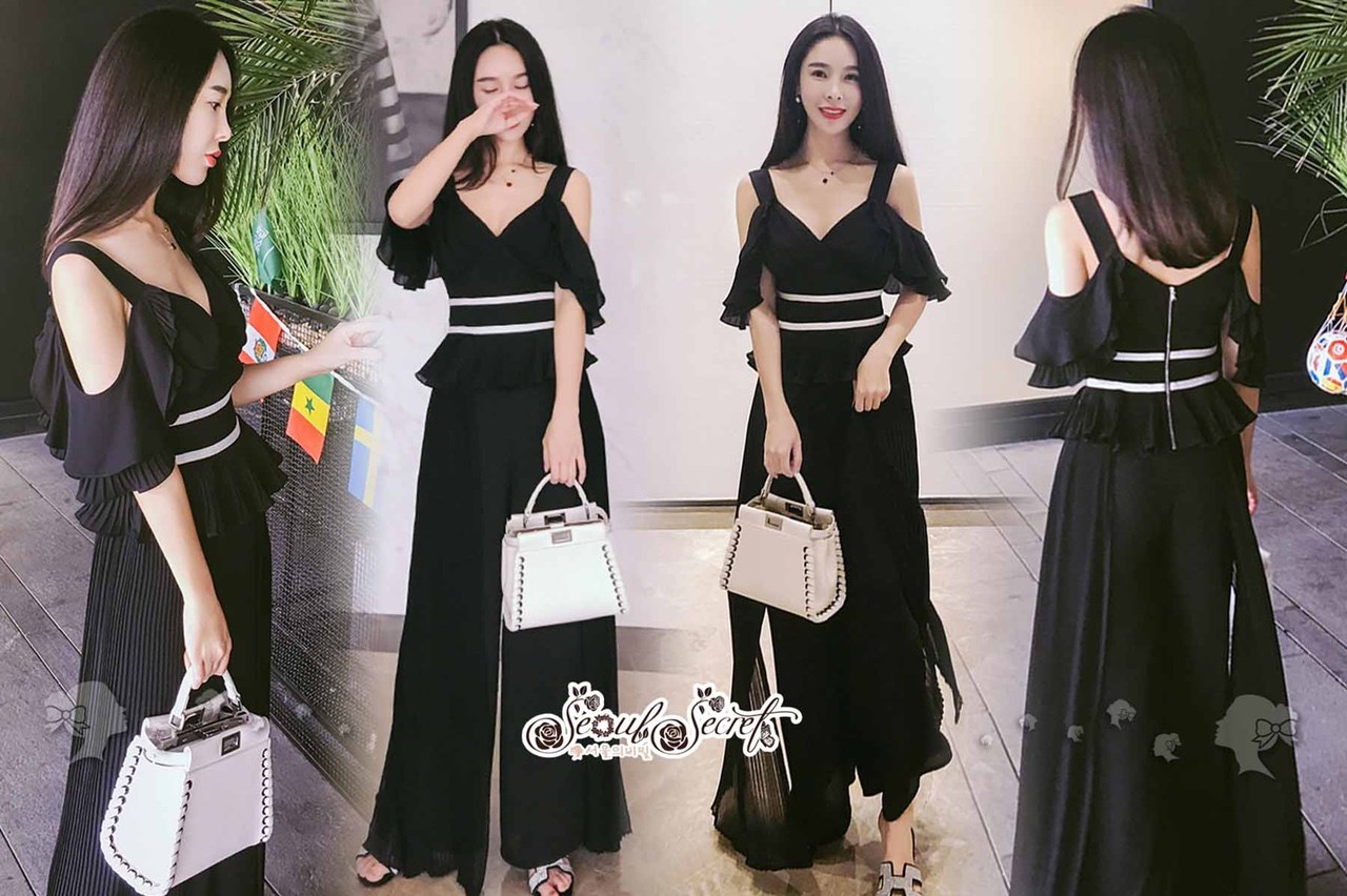 เสื้อผ้าเกาหลี พร้อมส่ง เสื้อสายเดี่ยว ผ้าชีฟองอัดจีบพลีทรอบ