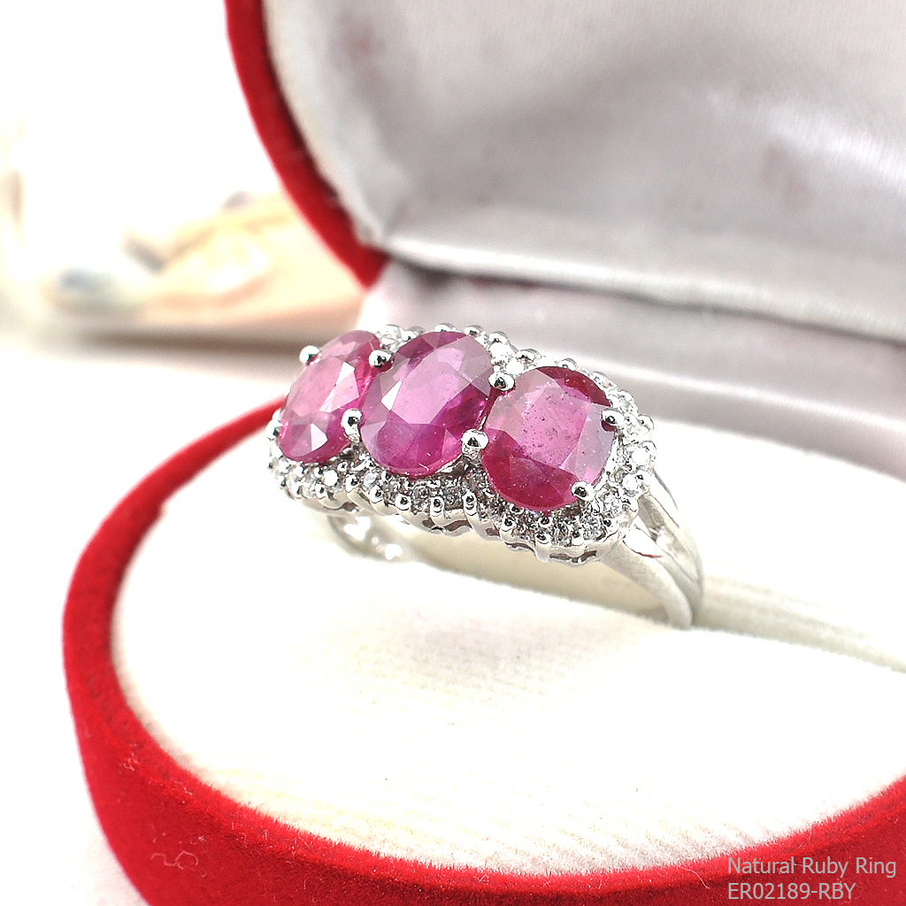 SKJewelryfactory แหวนเงินแท้ 92.5% ฝังพลอยทับทิมแท้ 3 เม็ด ประดับด้วยเพชร ER02189-RBY