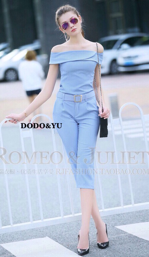 พร้อมส่ง เสื้อปาดไหล่กับกางเกงขาสี่ส่วน