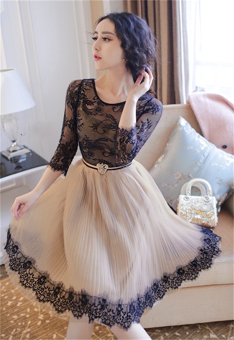พร้อมส่ง Dress แขน 5 ส่วน แต่งด้วยเนื้อผ้าลูกไม้นิ่มๆ