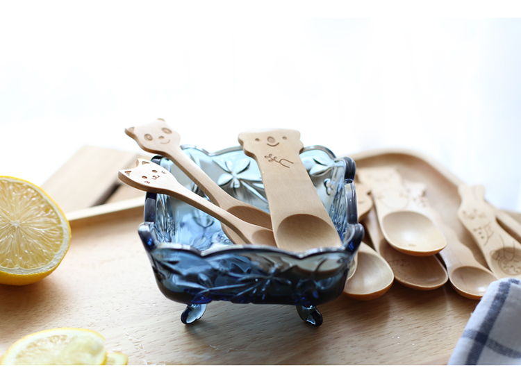 Pre-Order ช้อนไม้สำหรับ ขนมหวาน ไอศกรีม ลายสัตว์หลากชนิด Zakka