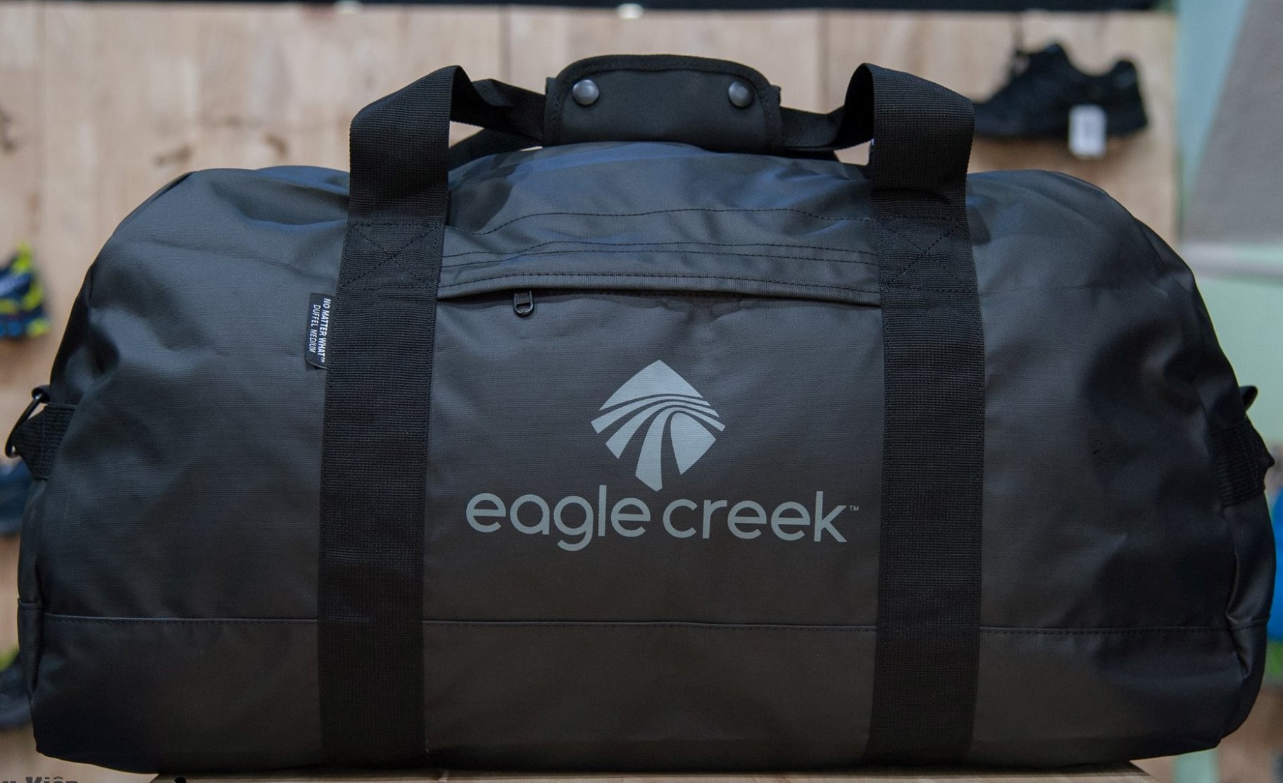 EAGLE CREEK - กระเป๋า Duffel รุ่น No Matter What ไซส์ M สีดำ ความจุ 59 ลิตร