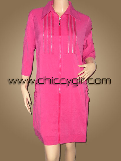เสื้อคลุมตัวยาวซิบหน้าสีชมพูสด แต่งซิบที่อก มีกระเป๋าข้าง ผ้าเนื้อดีเกรดเอ (L,XL)