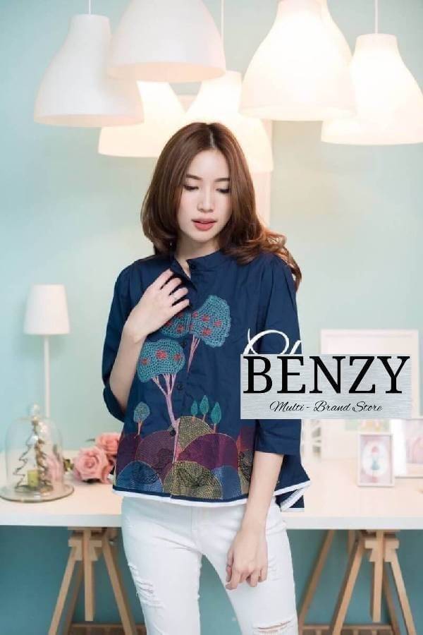 เสื้อเกาหลี พร้อมส่ง เสื้อปักลาย ต้นไม้ ลูกเป็ด