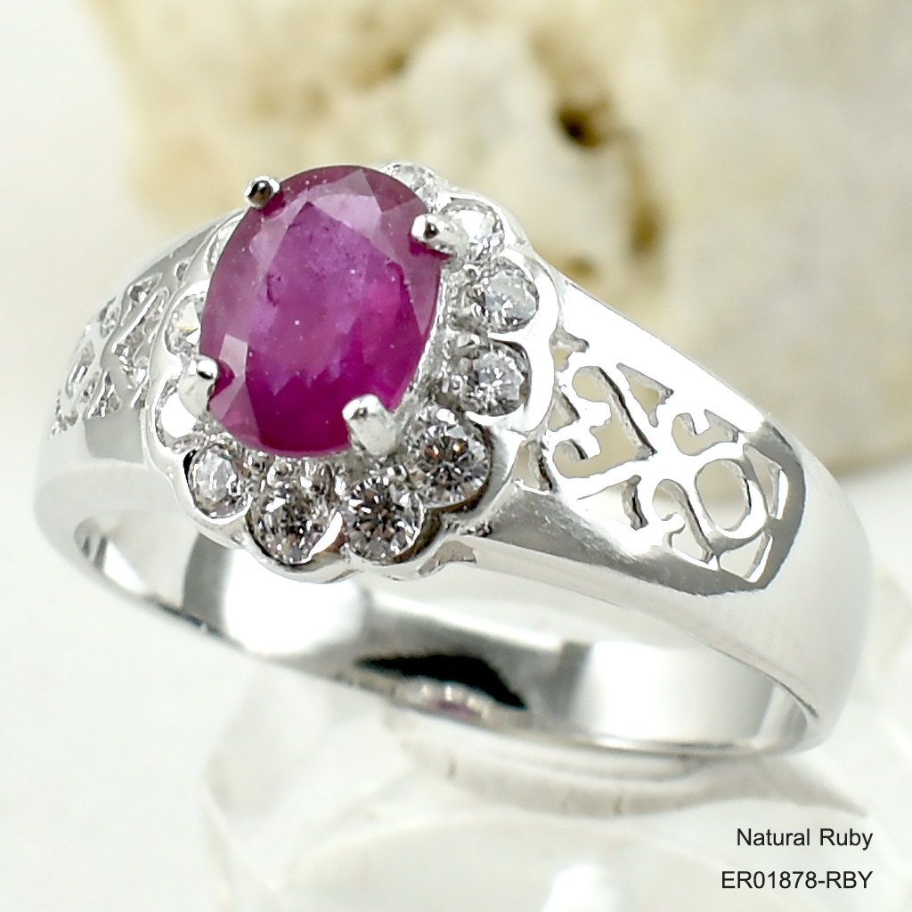 SKJewelryfactory แหวนพลอยทับทิมแท้ ล้อมเพชร ด้านข้างฉลุรูปหัวใจ ER01878-RBY