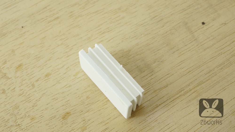 พลาสติกปิดเหล็กกล่อง 25x50 mm (1x2 นิ้ว) สวมใน สีขาวนวล